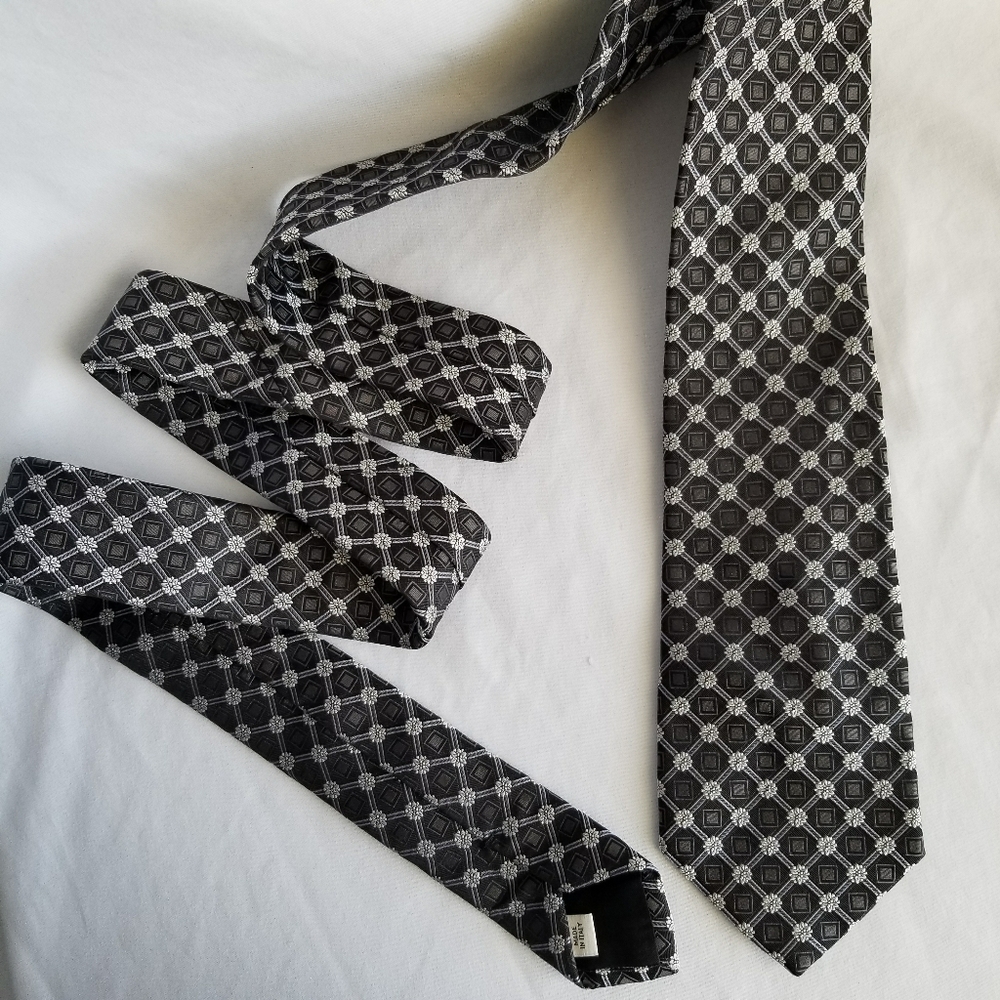 VALENTINO 100% Silk tie made in Italy.  Dark gray